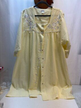 Womans 1X Duster Seersucker  Robe Yellow Embroidered